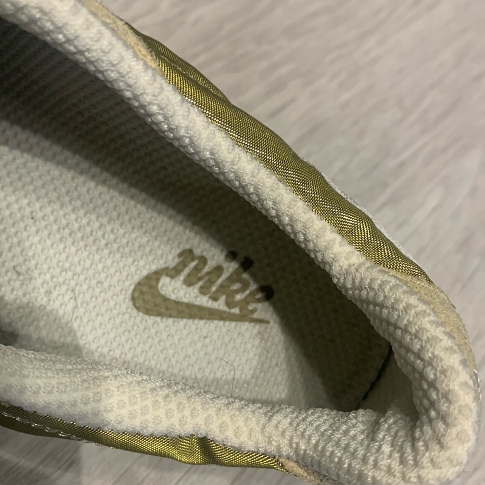 Nike Vintage Waffle Racer.Collectors Item. Size 7.5. Metallic Gold with White. - Picture 3 of 10